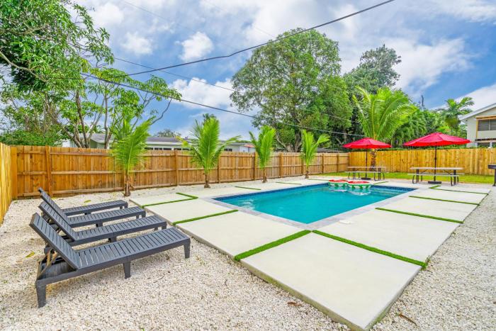 Modern & Cozy Private Pool Home
