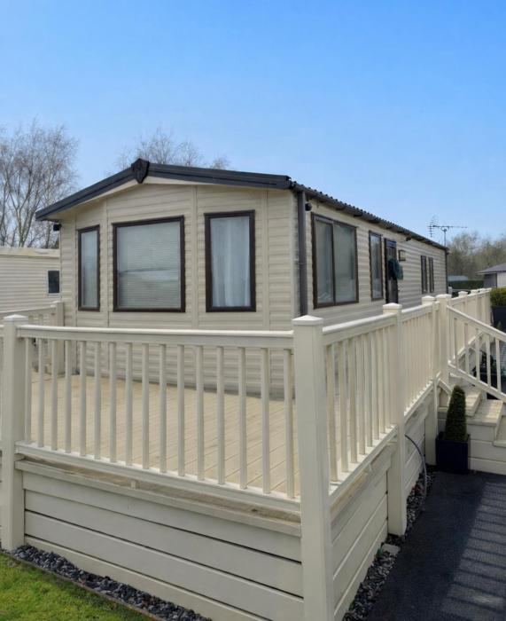 Sunnymede D11 - Fantasy Island with HOT TUB - Ingoldmells - Meadow Lakes Caravan & Lodge Hire