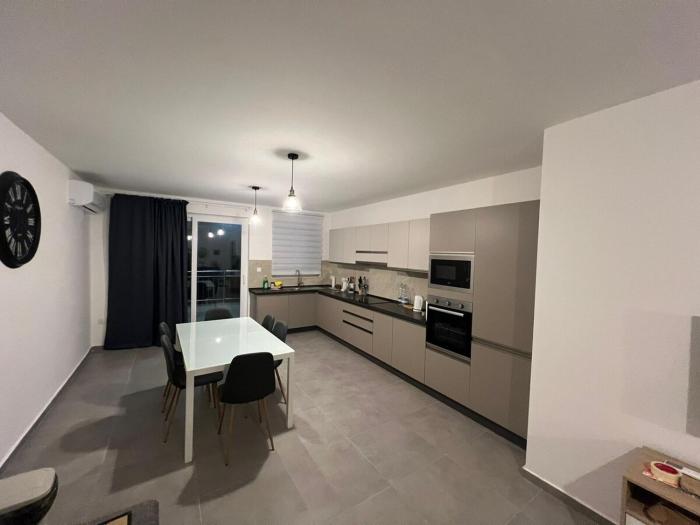 Stylish 3 Bedroom Apartment in Saint Paul Bay