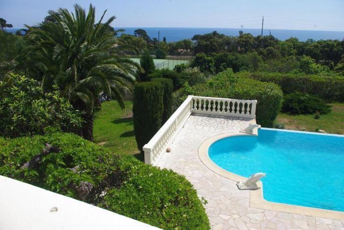 Villa with SEA VIEW, 1 km from the BEACH and CITY CENTER, BBQ, Tennis close by