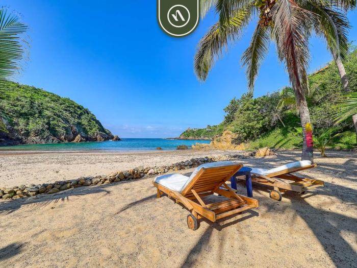 Luxury Oceanfront Villa - Private Beach - Pool