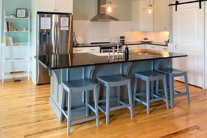 Beach Haven Getaway - quiet retreat short walk to beach & Tesla EV Charger