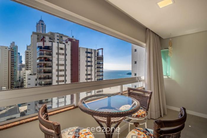 Apto c garagem e 2 Quartos a 60m da Praia ACO1103
