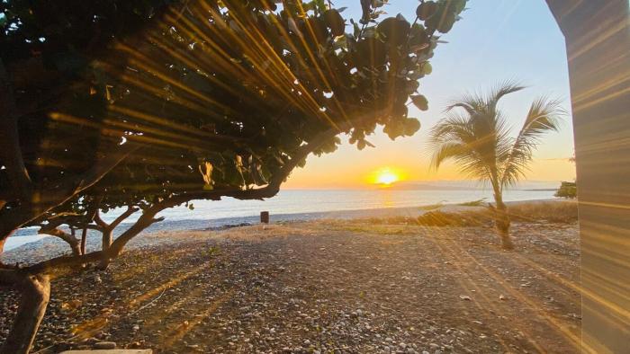 Oceanfront villa with pool, Ocoa bay