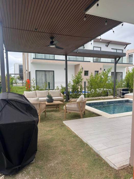 NOK Modern 3BR Villa with Patio by Vistacana