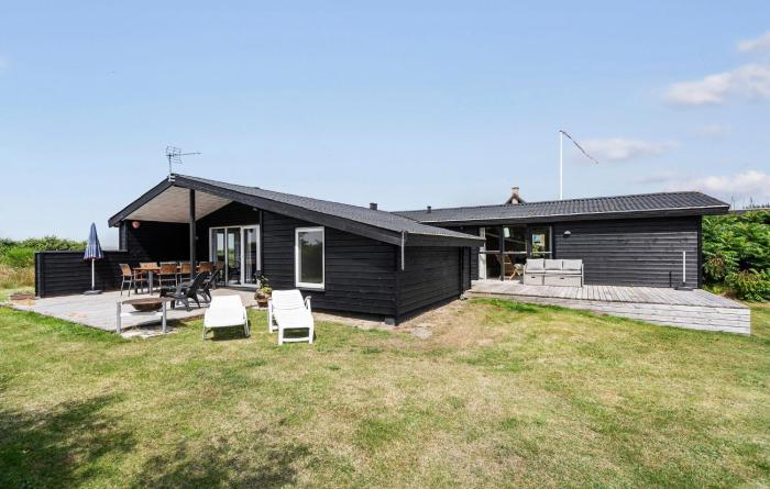 Awesome Home In Ringkøbing With Wifi