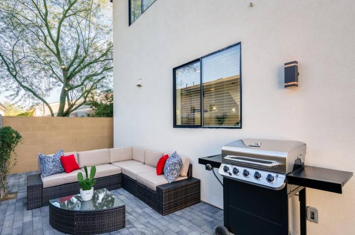 Stylish NEW 3BR Home in Historic Phoenix Coronado