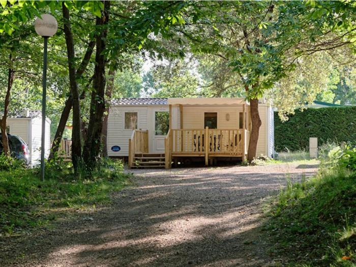 Mobil-home cosy avec terrasse pour 4 personnes - API-1-52-880