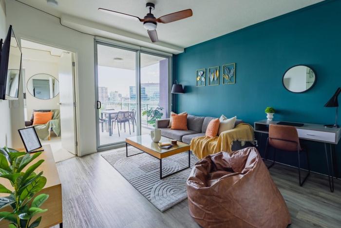 Exec Apartment Walk to RNA & King St, Pool, Gym, Parkng