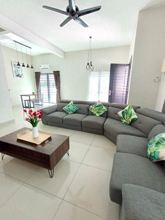TROPICAL LIVINGS MERU IPOH HOMESTAY by Grab A Stay