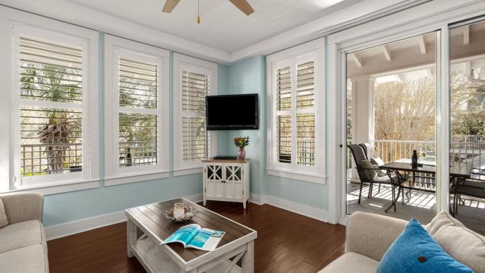 Baytowne Wharf by AvantStay Sandestin Condo Communal Pool Resort Amenities Near Beach Dining Marina