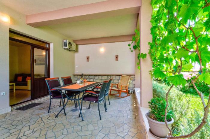 One-Bedroom Apartment in Crikvenica IV