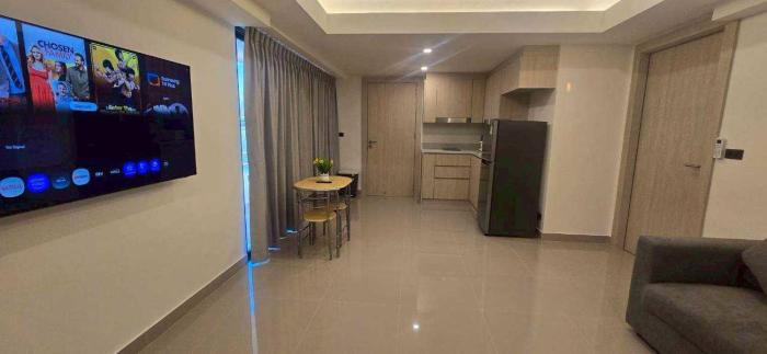 Big 1 Bedroom Condo close to Beach (J502)