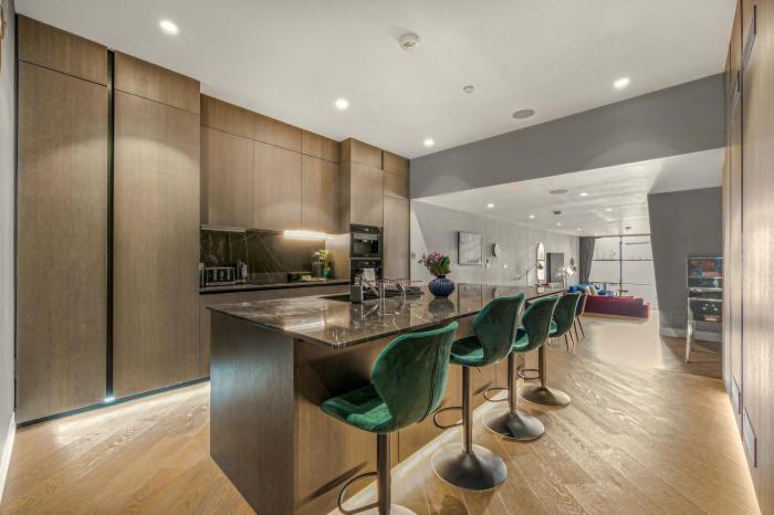 Sophisticated 2-Bed House with AC in Soho