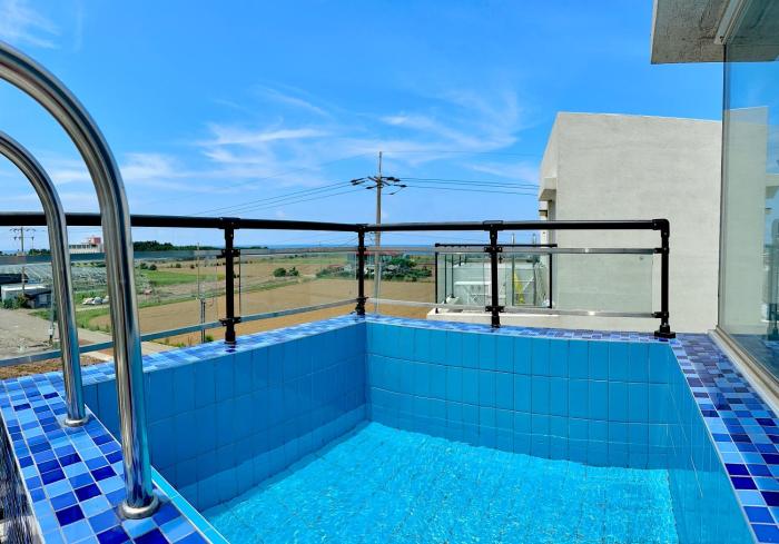 환상적인 노을뷰 애월 3층 독채 - 오션뷰노천탕, 바베큐, 방4개, 화장실3개