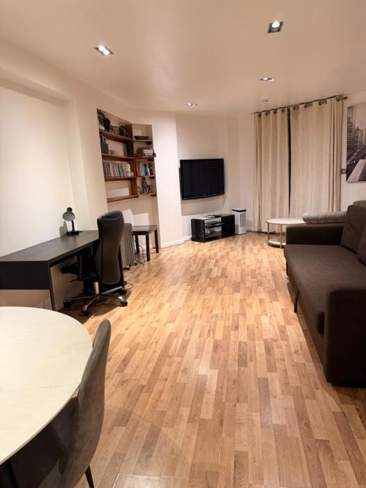 Limeharbour Ultra-Spacious City Living 2 Mins DLR