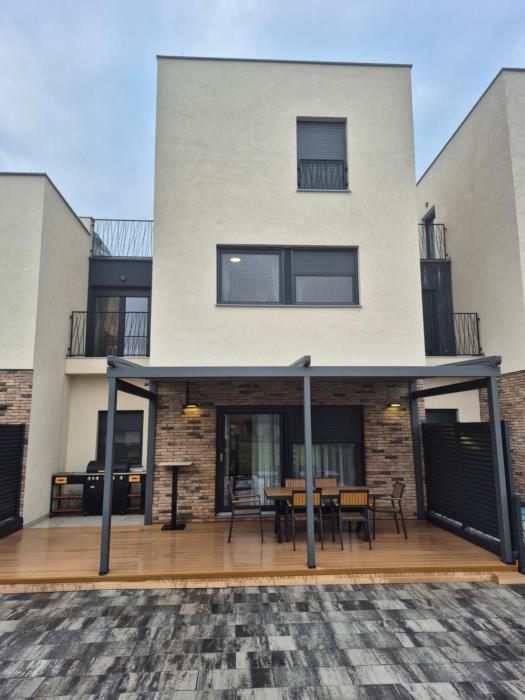 House AGAPE near Zagreb with rooftop jacuzzi