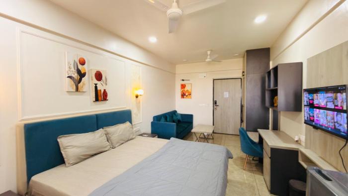 Modern Studio Near Bombay Hospital Pool & Balcony #925