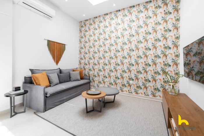 Eclectic Studio with Ceiling Window near Acropolis!