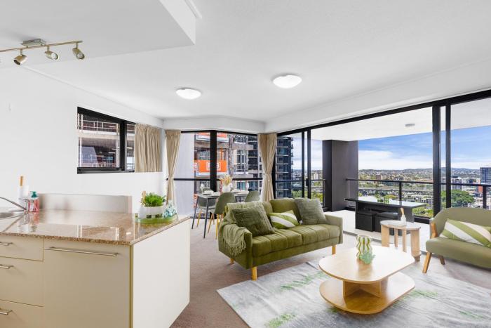 Gorgeous Views 2BR City Apt with Pool, Parking, Gym