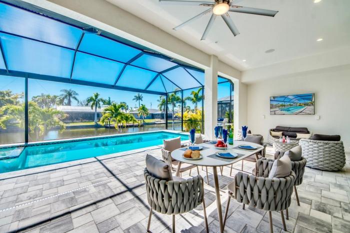 CoralVilla Palms - modern & cozy, south facing, spa, billard, canoe
