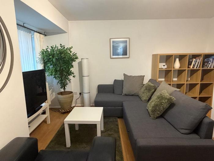 2BR House Near City Centre and Cardiff Bay with 2 Parking Spaces an Large Garden