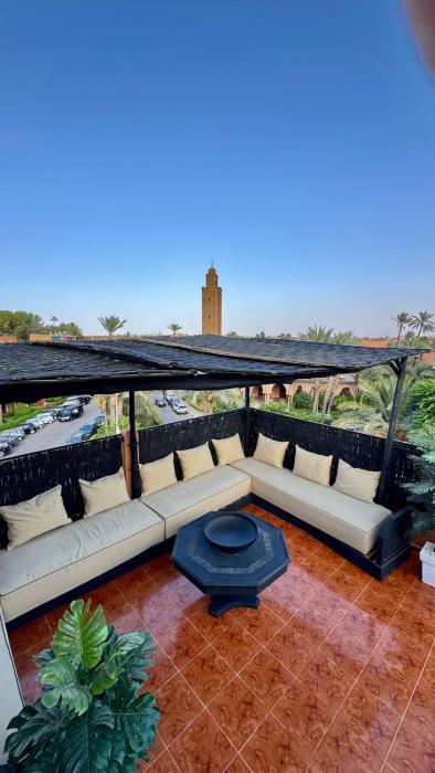 Beautiful Modern Triplex With Pool