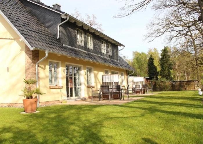 großes Baaber Ferienhaus mit Sauna und Kamin P