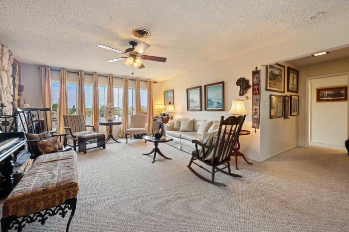 Stay at Grandmas Entire Home with Yard & Balcony