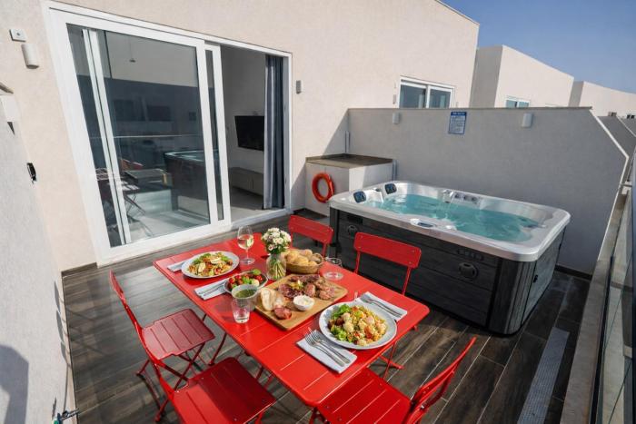 Penthouse with Jacuzzi near St Julians