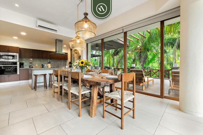 Amazing 2BR Condo - Lagoon Pool, Golf