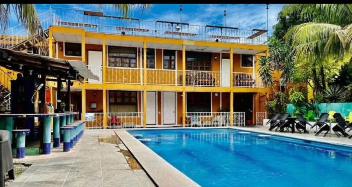 Hotel real camaleón