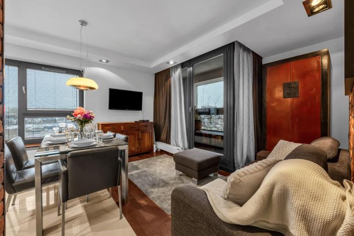 Górczewska Apt - Air Con, Metro & Balcony - by Rentujemy