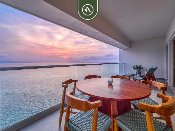 Luxury Oceanfront 3 BR Condo - Pools
