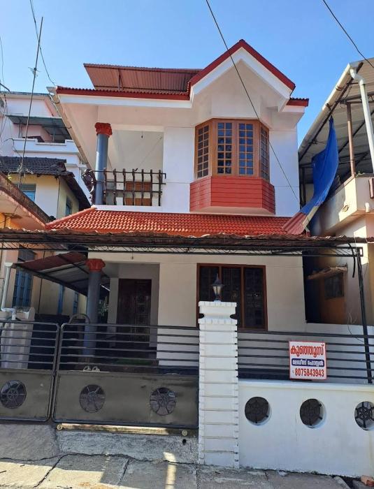 Kunjoose Ladies Hostel- only for ladies