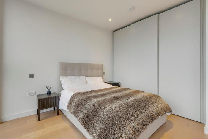 Skyline Studio with Pool & Gym, Canary Wharf