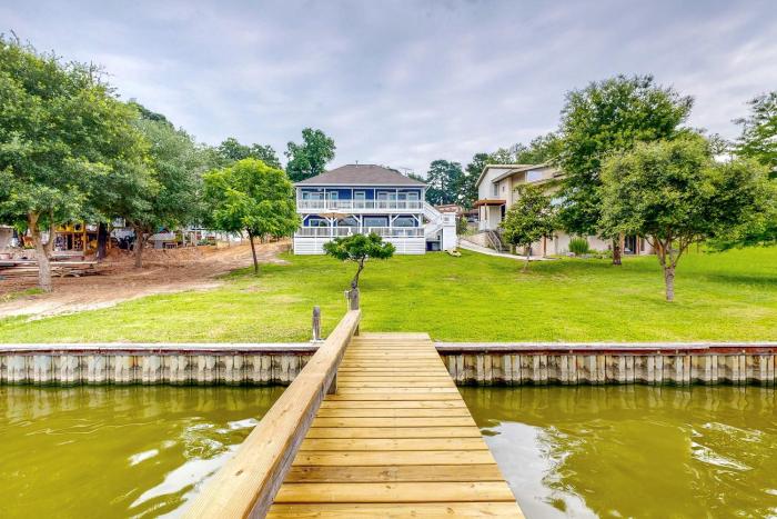 Private Dock! Dog-Friendly Lake Livingston Retreat