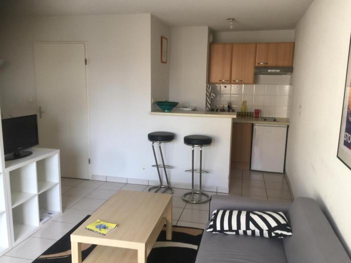 Appartement T1 avec terrasse au calme 4ème étage sur 4