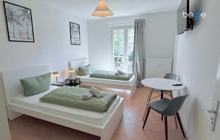 BEGE APARTMENTS: FIRM RELAX