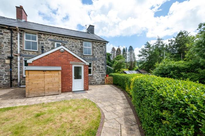 4 Bed in Machynlleth oc-wad350