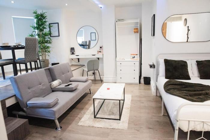 Large Luxury studio In Hendon Central