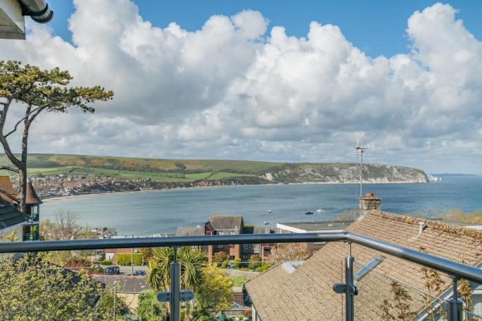 3 Bed in Swanage oc-g31981