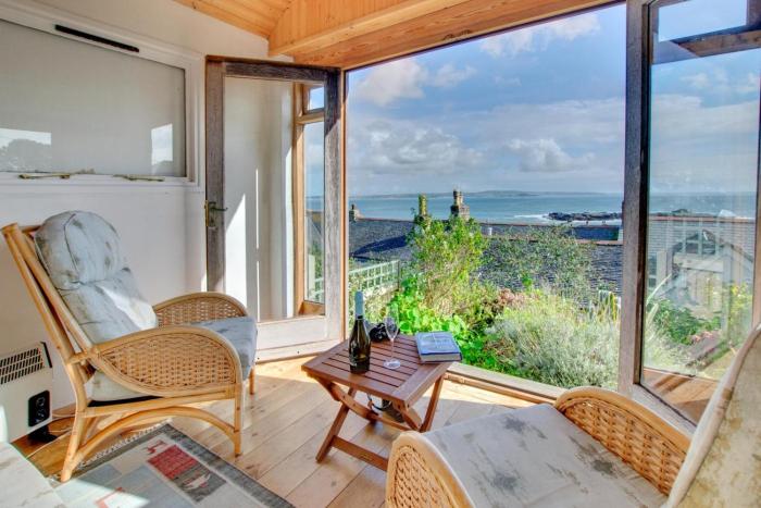 3 Bed in Mousehole oc-bumble