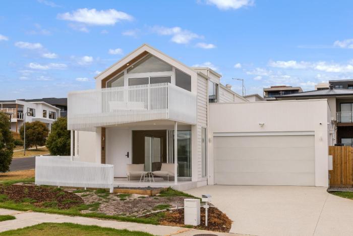 The White Nest by ReadyStay