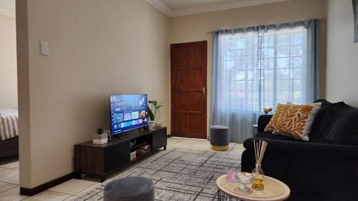 Elegant Self-Catering Witbank, 6 min Highveld Mall