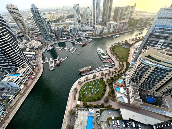 Stylish 1BR in Sparkle Towers Dubai Marina Escape