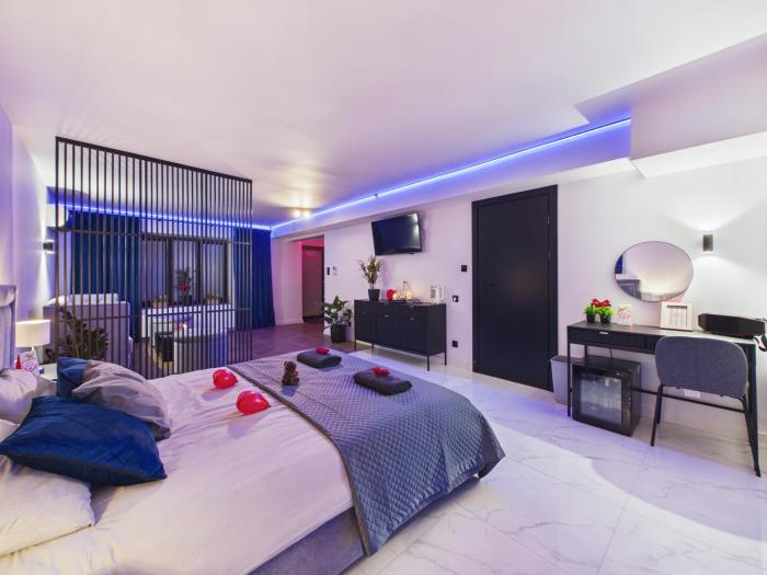 Love Aparts Marki Romantic Getaway