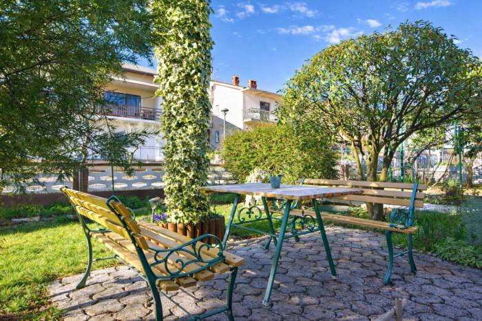 Spacious apartment with parking