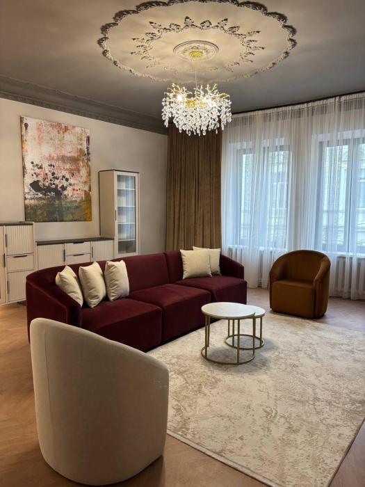 Royal Classic Art apartment on Sichovych Striltsiv 17