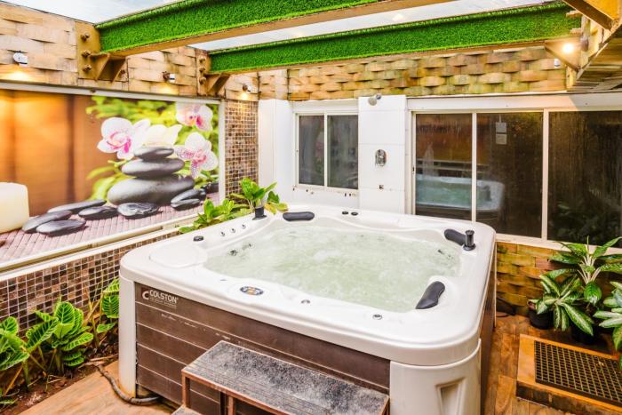 Moonstone Meadows Suite By Alaya Stays With Shared Pool, Garden, Gazebo, & Jacuzzi